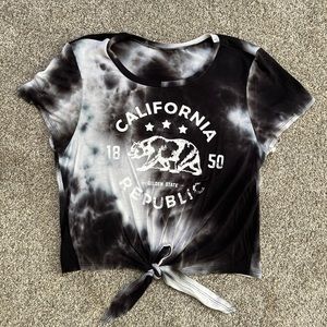 Women’s Cropped Tie-Dye Graphic Tee Size Small